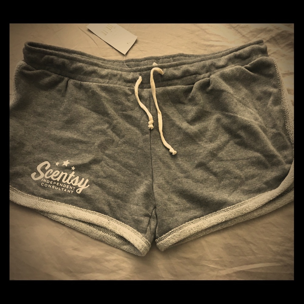 BNWT Scentsy Independent Consultant gray XL shorts